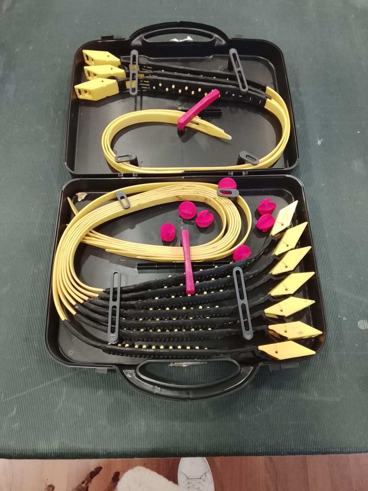 kit-professionale-fissaggio-parabrezzalunotto-ventose-cinghie-valigetta-completa